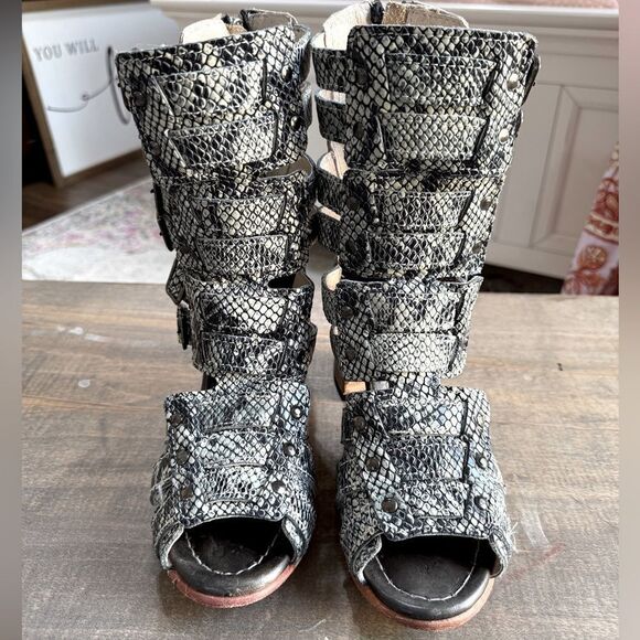 FREEBIRD Zane in Green Snake Multi - Picture 1 of 4